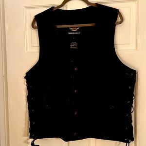 Mens size L Harley Davidson black leather riding vest